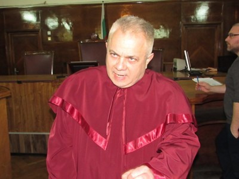 Николов два пъти се разминал с поста окръжен прокурор, въпреки подкрепата на Бобоков