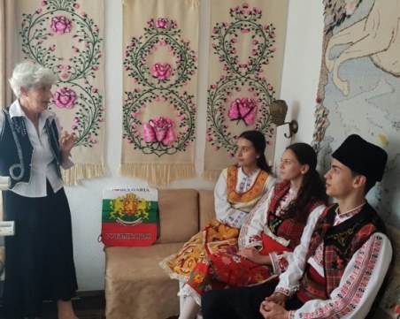 Клип за българските занаяти отива на световно изложение, заснет е в Карлово