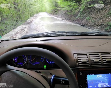 Подравняват настилката по 8-километровия участък край Пловдив, който още е на чакъл