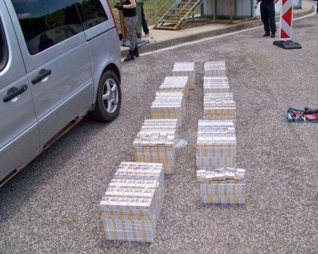 Задържаха почти 100 000 къса цигари на границата с Гърция