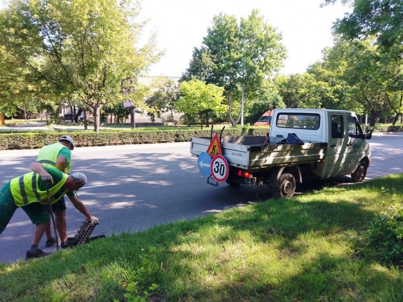 Пловдив се готви за още дъжд, чистят шахтите по ГРАФИК