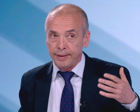 Доц. Мангъров: Без антибиотици при COVID-19, ако няма тежки симптоми