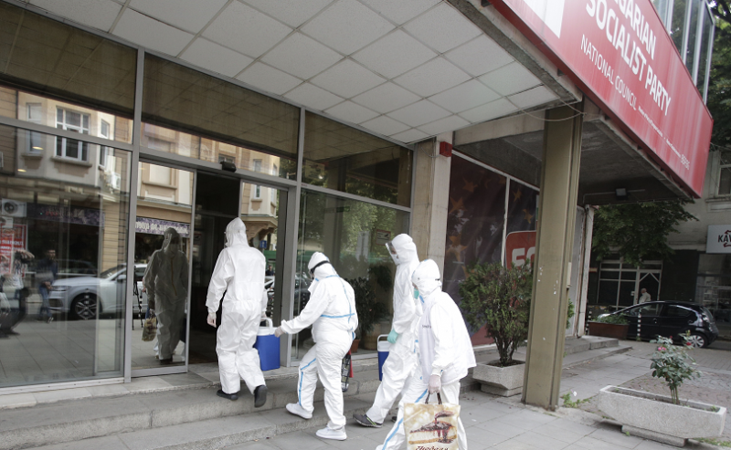 Глобяват с 3 бона ГЕРБ и БСП заради струпване на много хора