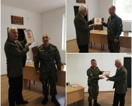 Награда за доблест получиха карловските ефрейтори, които спасиха човешки живот