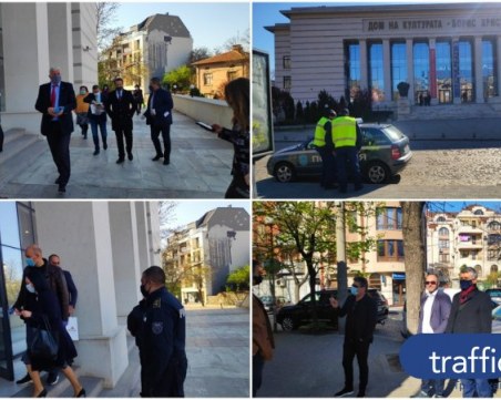 Пловдивските общинари връщат работата си от извънредното положение, заседават в Дома на културата