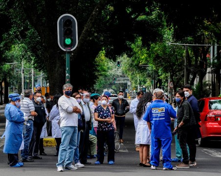 Земетресението в Мексико взе жертва, предупреждават местните да се отдалечат от брега