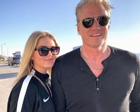 62-годишен актьор се сгоди за връстничка на дъщеря си