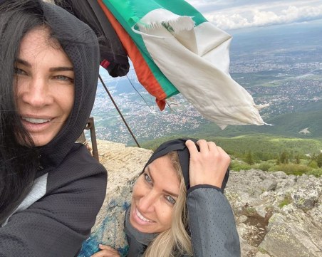 Цеци Красимирова подгони ветровете! Качи се на връх Камен дел