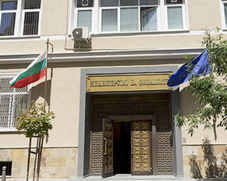 Заразен с коронавирус и в Министерството на финансите