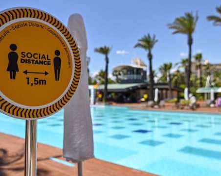 На почивка в Турция: С маски на плажа и дистанция при плуване