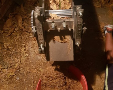 Разбиха нелегален цех за тютюн край Пловдив, трима души - в ареста