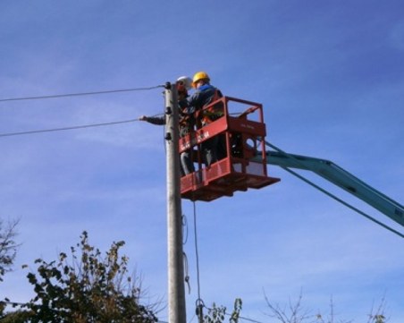 Улици в Куклен по график без ток, правят планови ремонти
