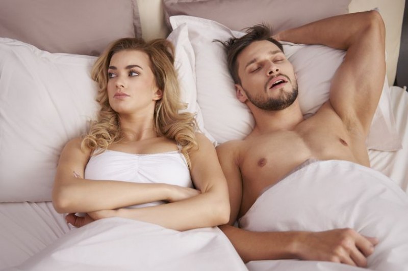 Защо мъжете заспиват веднага след секс?