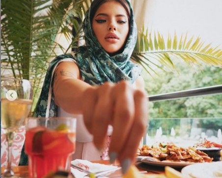 Дара отново прикова вниманието към себе си