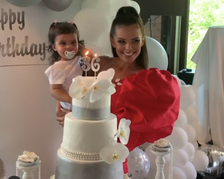 Малката Паола трогна мама Преслава навръх рождения и ден