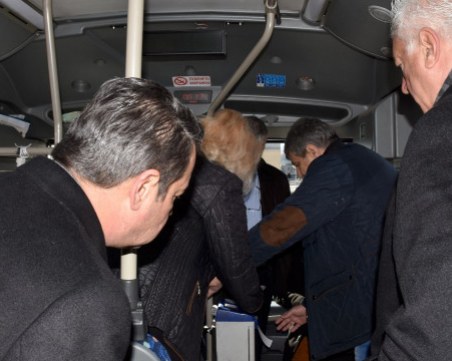 Управленска немощ или диверсия - какво стои зад проваления експеримент с ел таксуването?