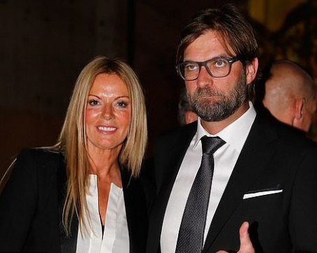 Феновете на Ливърпул да благодарят и на жената на Клоп