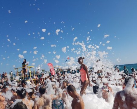 Започна се: Отмениха бал, 7 болни от COVID-19 в хотел на морето!