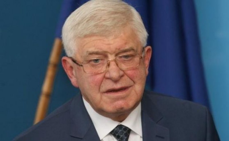 Министър Ананиев: Не предвиждаме затягане на мерките