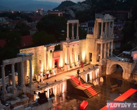 Четири поколения изпълнители, прославили България, гостуват на Античния театър в Пловдив