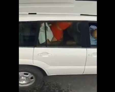 Двама служители на ООН хванати на калъп с проститутка в служебна кола