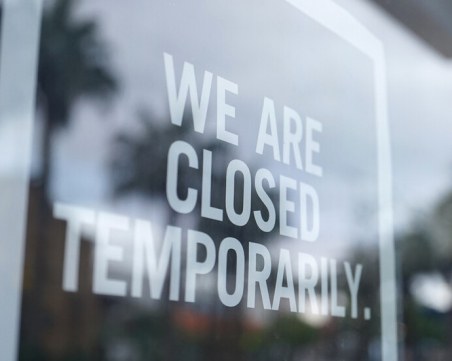 Затварят баровете в Калифорния