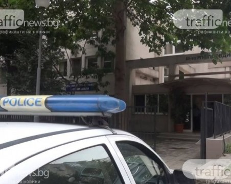 Пиян до козирката заби автомобила си в паркиран 