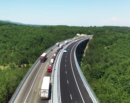 Пускат движението по ремонтираните виадукти на АМ 