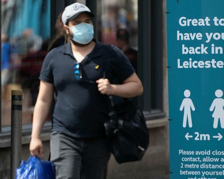 Блокираха английски град след скок на заразените с коронавирус