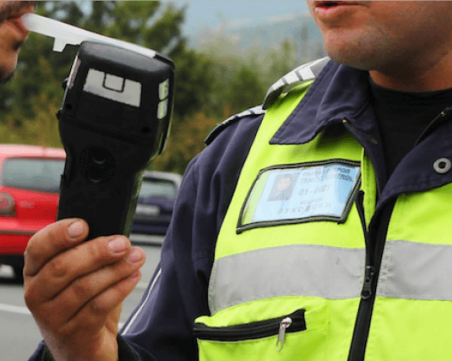 Рекордьорът, седнал зад волана с 3.59 промила в Пловдивско, убил човек на пътя