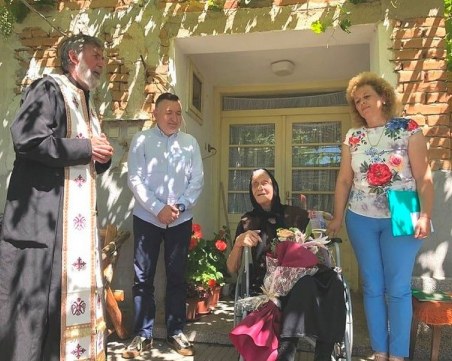 Баба Гена от Карловско навърши 105 години