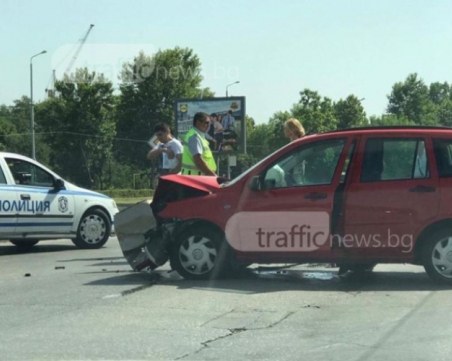 Две коли се нанизаха в центъра на Пловдив