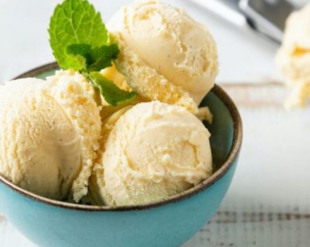 Лесна рецепта за домашен сладолед с аромат на ванилия