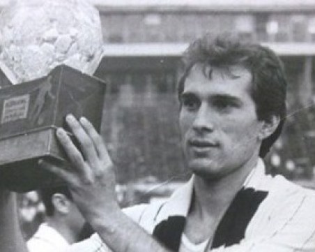 Локо ще играе и за легендата Аян Садъков