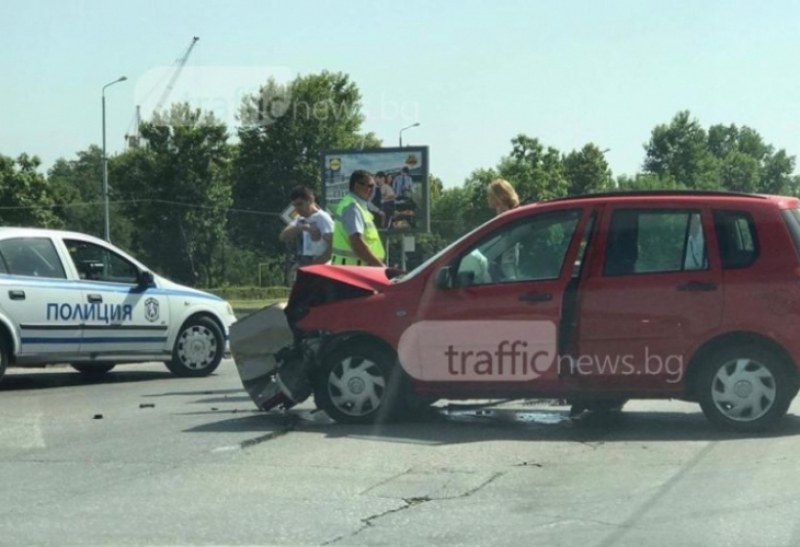 Две коли се нанизаха в центъра на Пловдив