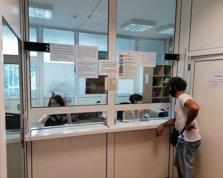 Още институции се връщат към нормална работа след случаите на коронавирус в Пазарджик