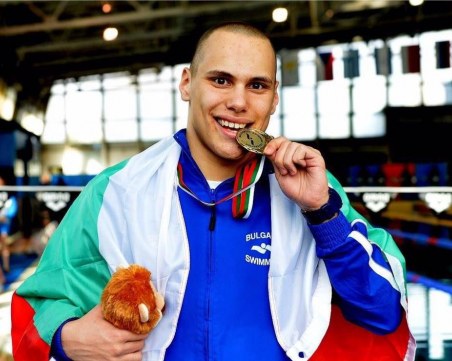 Плувецът ни Антъни Иванов е с COVID-19