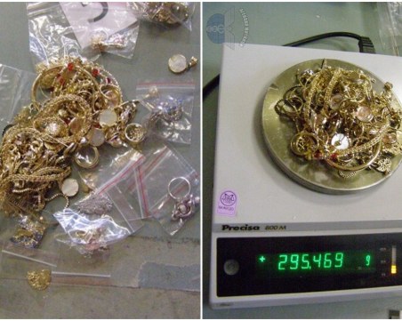 Спипаха злато за над 100 хиляди лева в турски тир