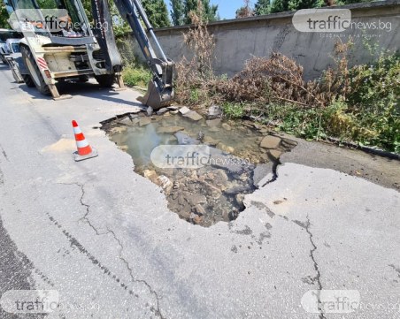 Спукана тръба наводни пловдивска улица