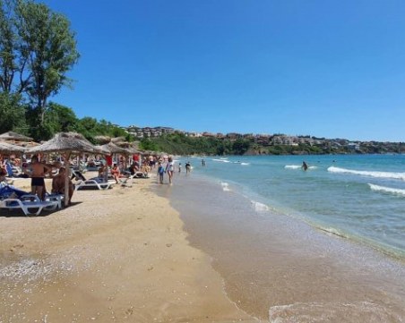 Ангелкова каза кои туристи пристигат у нас, Черноморието ни било слабо засегнато от COVID-19