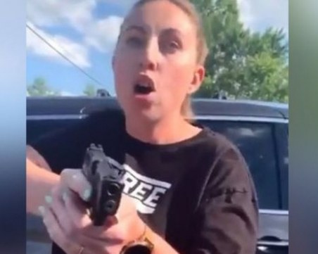 Арестуваха семейство в Детройт, след като жена насочи пистолет срещу черна майка с дете