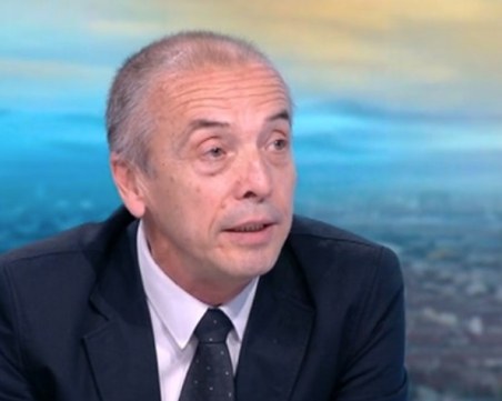 Доц. Мангъров: Не може да се хоспитализира някой само заради един тест