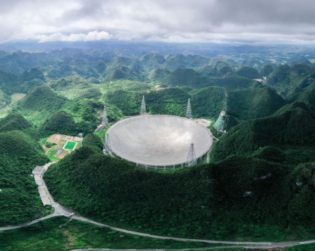 Китайски мегателескоп прихвана водородни вълни от далечни галактики