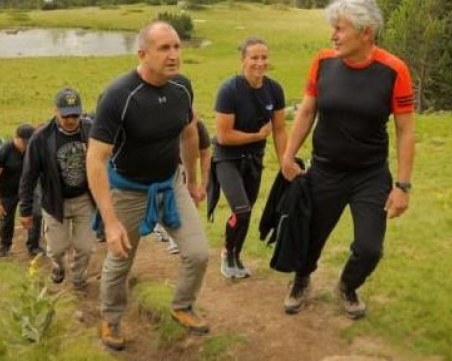 Румен Радев: Отношенията ми с бизнеса са коренно различни от тези на премиера