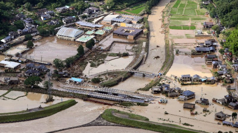Жертви и безследно изчезнали след воден ад в Япония