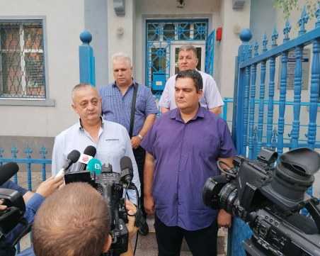 Зверство! Двама ритат и влачат възрастна жена в дома ѝ край Пазарджик