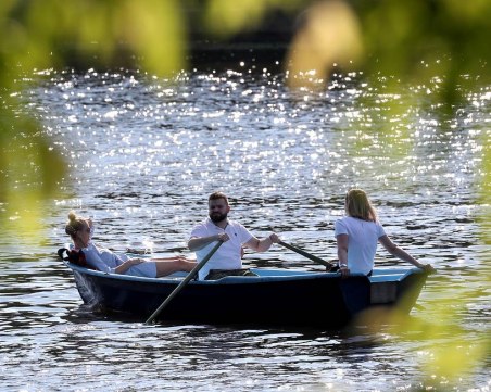 Рекордни температури в Русия! Живакът достигна 40 градуса