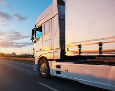 Мъж от Съединение натовари 35 нелегални мигранти в камиона си