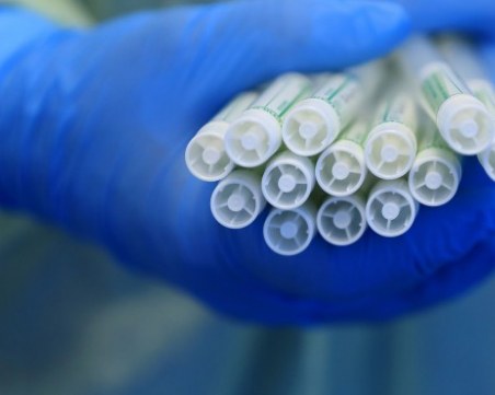 36 положителни проби за коронавирус на туристи в Гърция