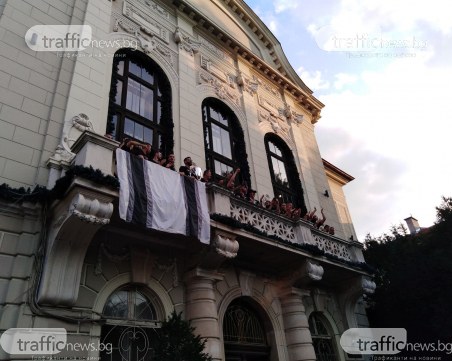 Локо вдигна Купата в Общината! Зико: Догодина - трофеят отново в Пловдив